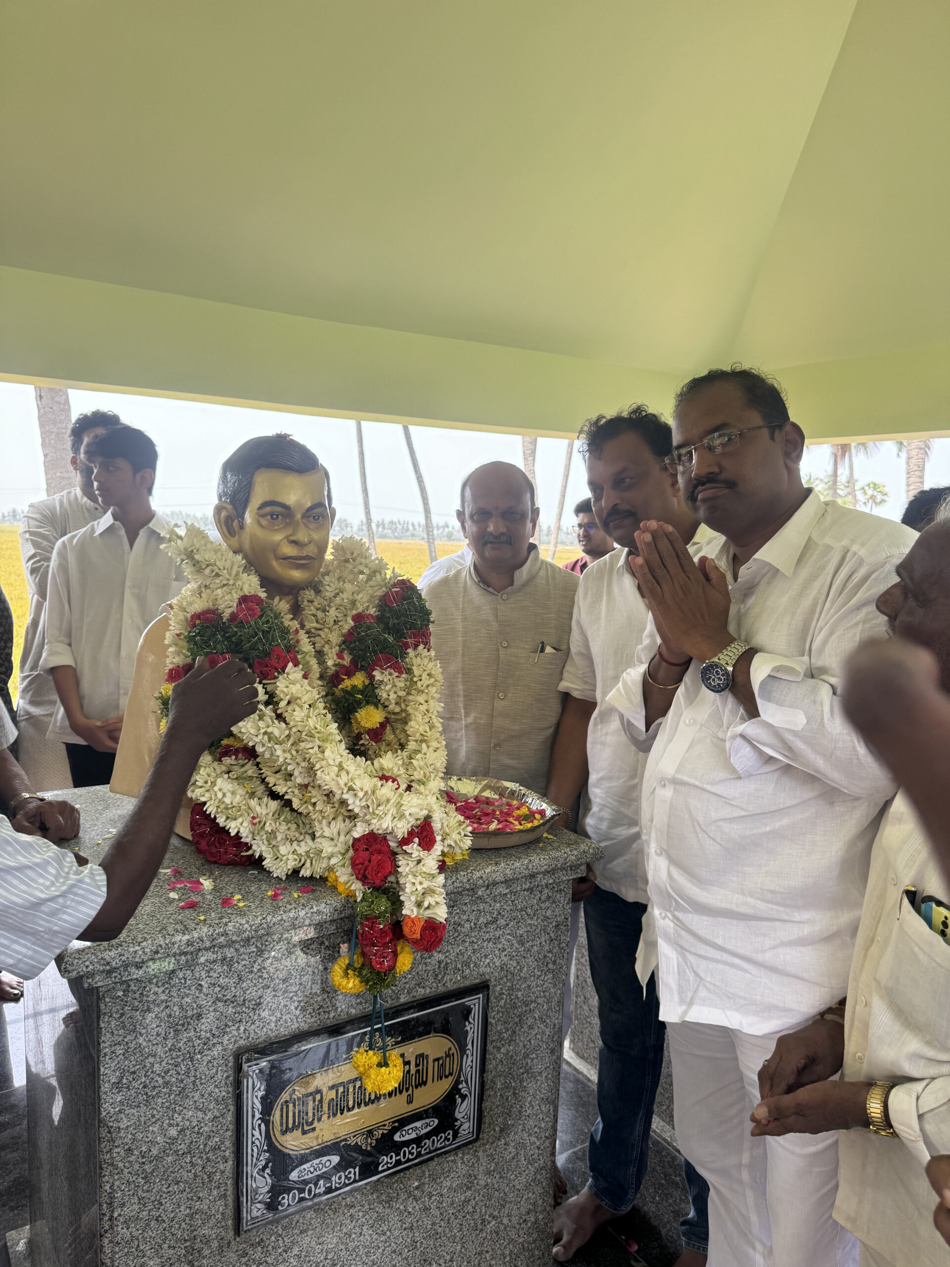Sirigineedi participated in Yarra Narayanaswamy statue festival
